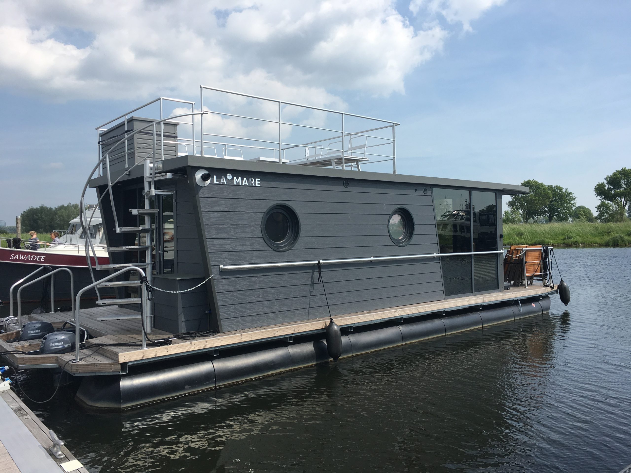 Houseboat Himmelblau